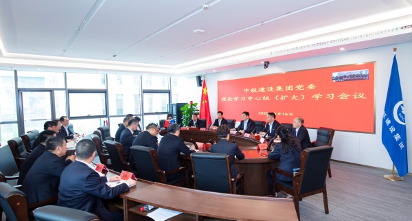 马博足球党委召开理论学习中心组（扩大）会议
